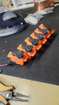 ...and to complete the thing there are matching servos