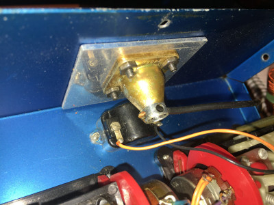 06_mounting_antenna_inside_case.JPG