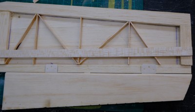Half thickness trailing edge hinge slots